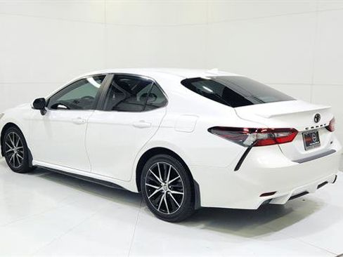 Used 2022 Toyota Camry SE image 6