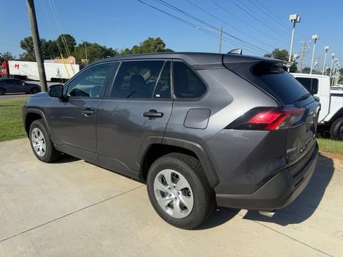 Used 2022 Toyota RAV4 LE FWD image 5
