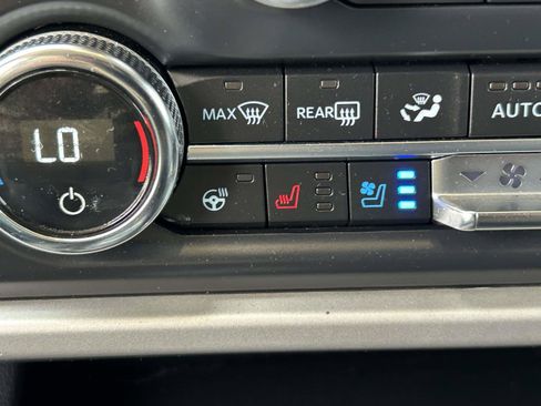 Used 2022 Ford Expedition XLT RWD image 25
