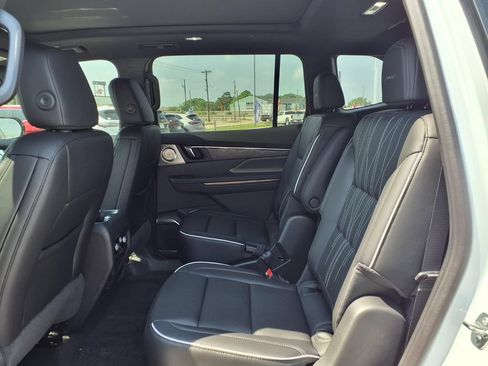 New 2026 Buick Enclave Avenir w/ Super Cruise Package FWD image 13