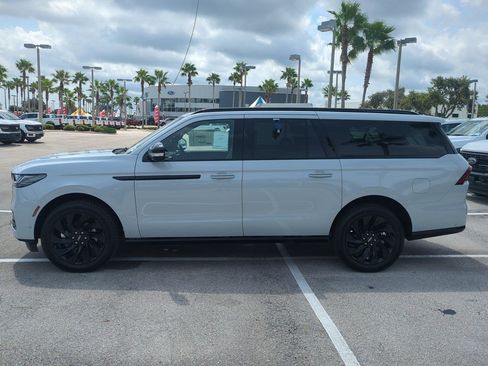 New 2025 Lincoln Navigator L Reserve w/ Jet Appearance Package image 7