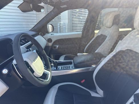 Used 2020 Land Rover Range Rover Sport HST image 4