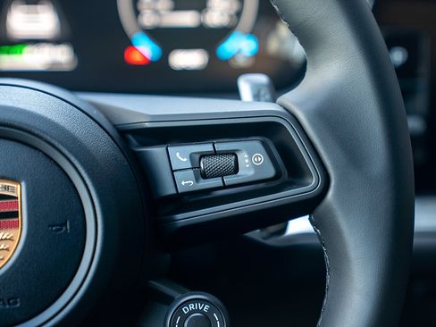 Certified 2026 Porsche Cayenne E-Hybrid Coupe AWD/4WD image 8