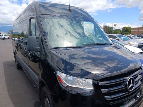 Used 2019 Mercedes-Benz Sprinter 2500 image 2