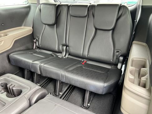 Used 2024 Kia Carnival LX image 18