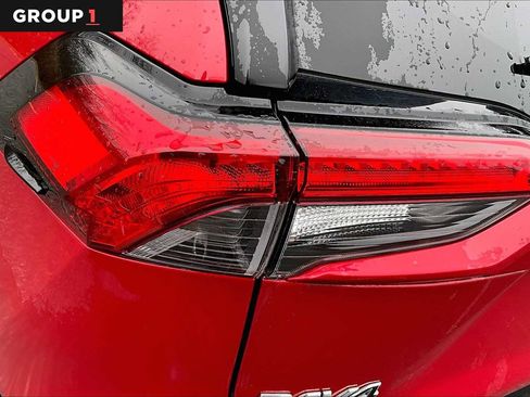 Used 2021 Toyota RAV4 SE image 27