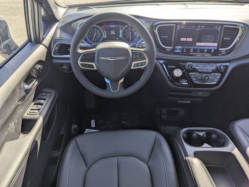 New 2026 Chrysler Pacifica Select FWD image 12