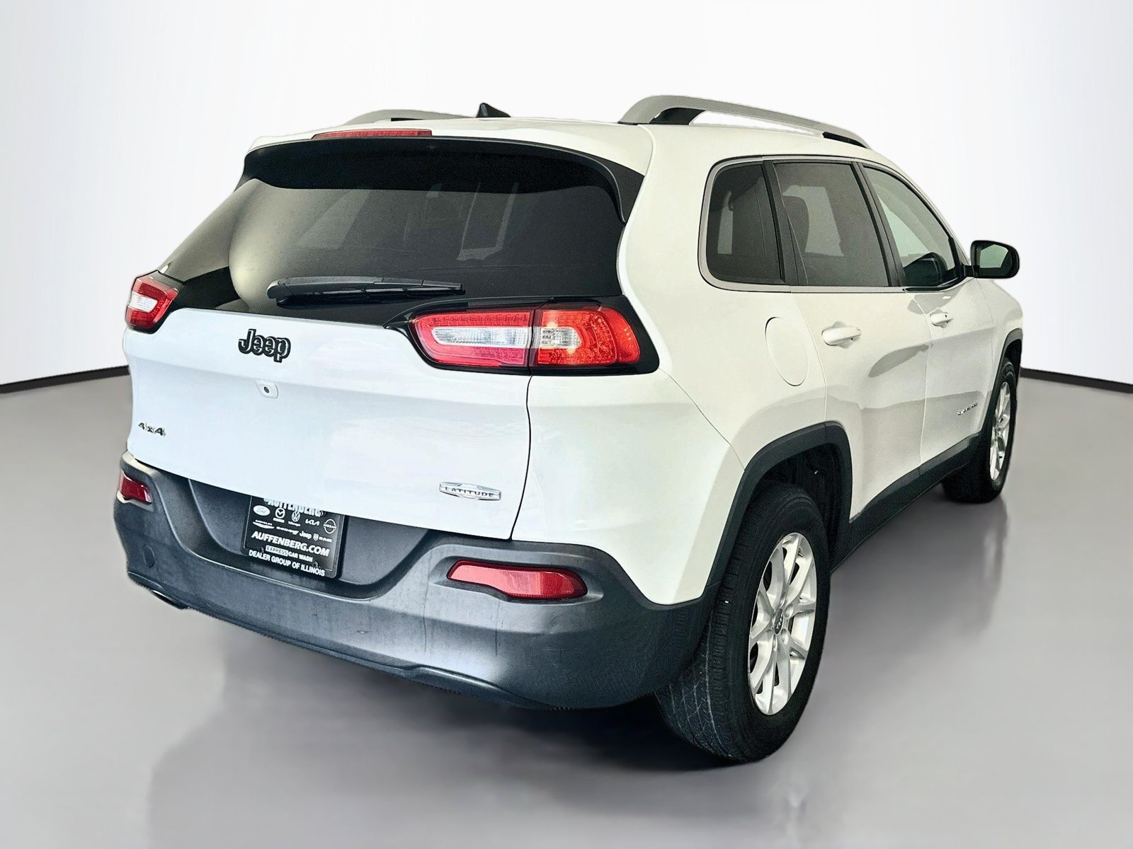 Used 2018 Jeep Cherokee Latitude Plus w/ Cold Weather Group AWD/4WD image 7