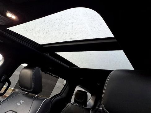 Used 2023 Chrysler Pacifica Limited w/ S Appearance Package image 27