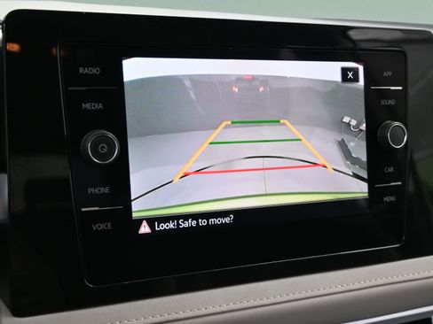 Used 2025 Volkswagen Taos SE FWD image 17