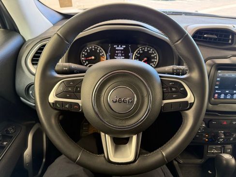 Used 2018 Jeep Renegade Latitude image 17