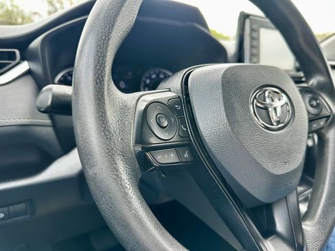 Used 2020 Toyota RAV4 XLE AWD/4WD image 22
