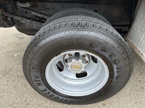 Used 2006 Chevrolet Silverado 3500 2WD Regular Cab image 23