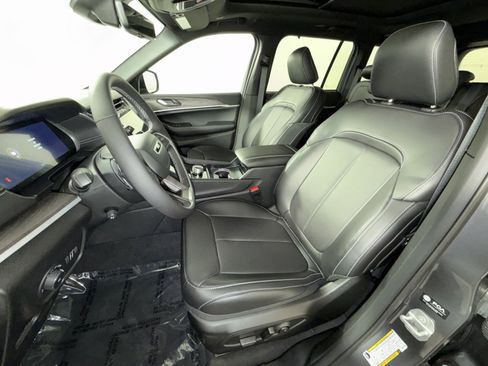 New 2025 Jeep Grand Cherokee Limited w/ Luxury Tech Group II image 13