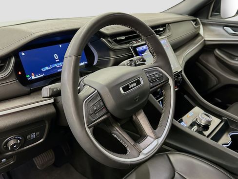 Used 2024 Jeep Grand Cherokee Limited image 18