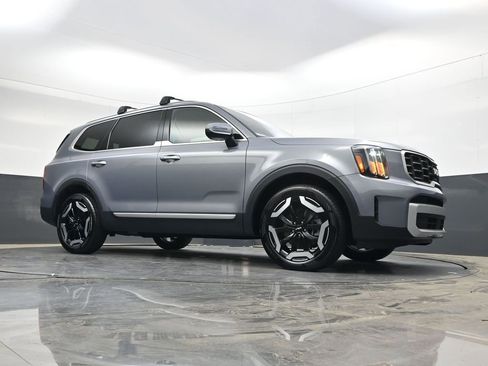 Used 2025 Kia Telluride S FWD image 28