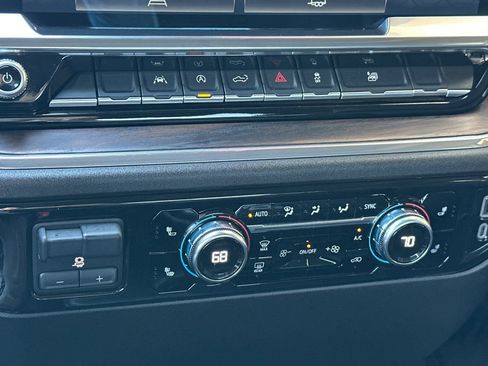 Certified 2025 GMC Sierra 1500 SLT image 26