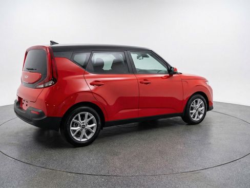 Used 2025 Kia Soul LX w/ LX Technology Package FWD image 9