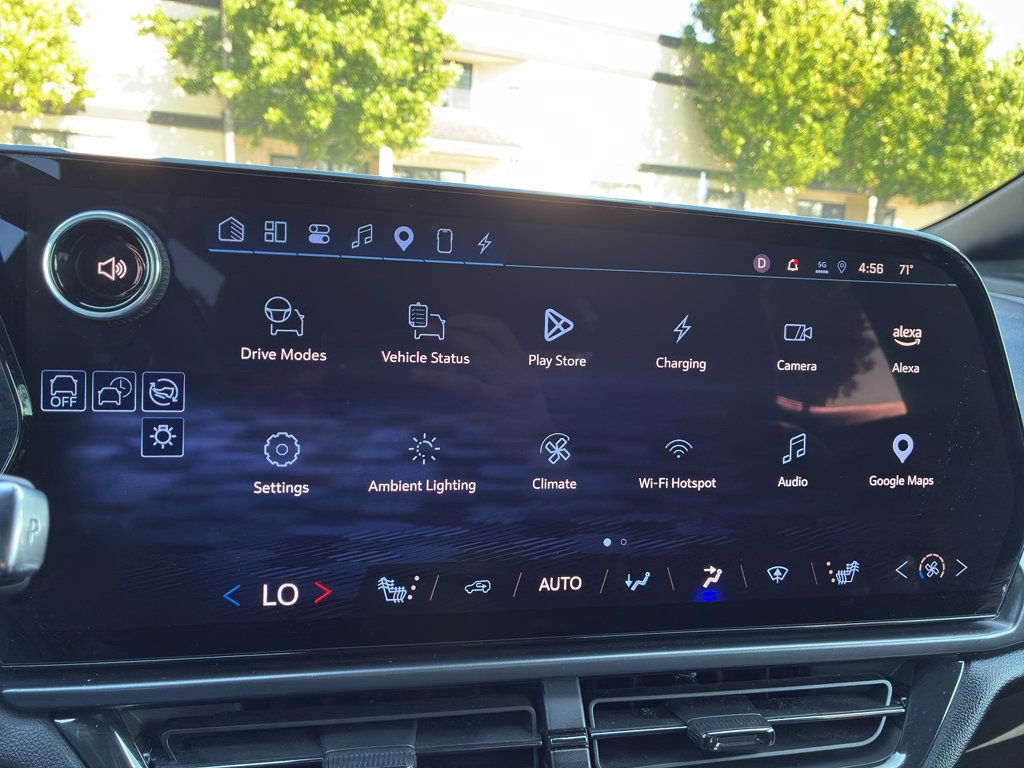 Used 2024 Chevrolet Equinox EV RS FWD image 31