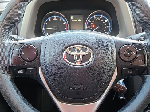 Used 2018 Toyota RAV4 LE w/ Carpet Mat Package image 12