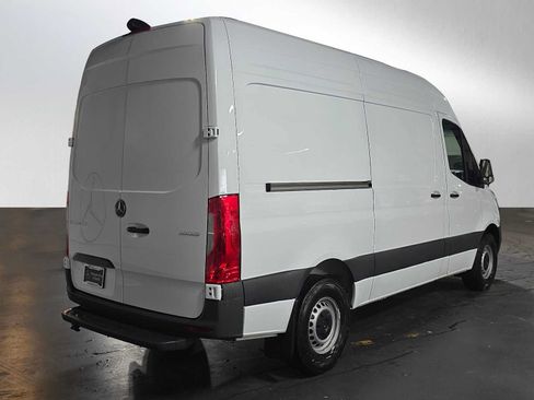 Used 2025 Mercedes-Benz Sprinter 2500 image 3