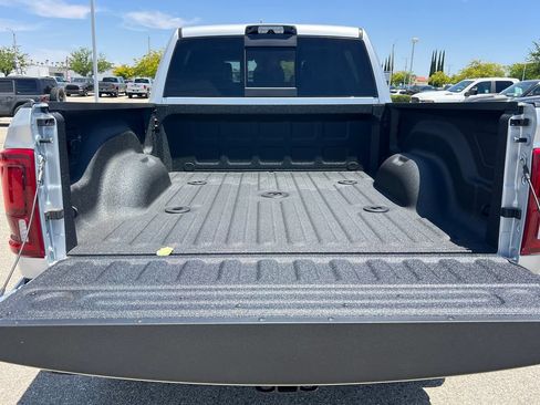 New 2026 RAM 2500 Laramie w/ Sport Appearance Package AWD/4WD image 18