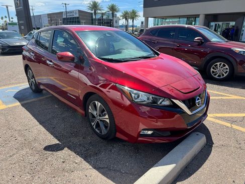 Used 2018 Nissan Leaf SV w/ SV Technology Package image 2
