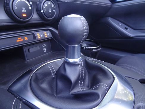 New 2026 MAZDA MX-5 Miata Club w/ Weather Package RWD image 25
