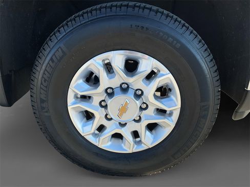 Used 2025 Chevrolet Silverado 2500 LT image 14