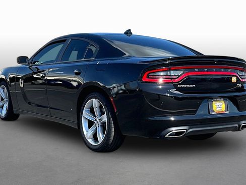 Used 2018 Dodge Charger R/T RWD image 11