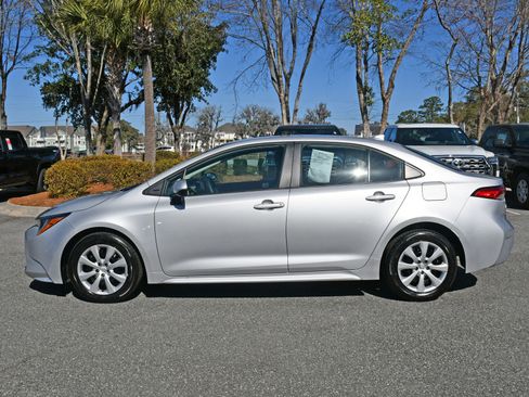 Certified 2025 Toyota Corolla LE image 2