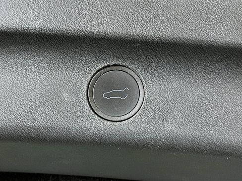 Used 2023 Tesla Model Y 2WD image 27