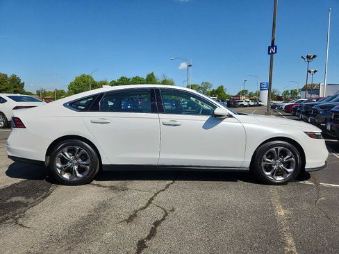 Certified 2023 Honda Accord EX image 7