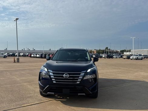 Used 2024 Nissan Rogue Platinum FWD image 6