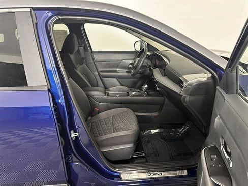 New 2025 Nissan Kicks SV w/ Illumination Package image 12