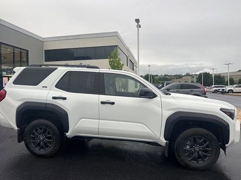 Used 2025 Toyota 4Runner SR5 AWD/4WD image 2