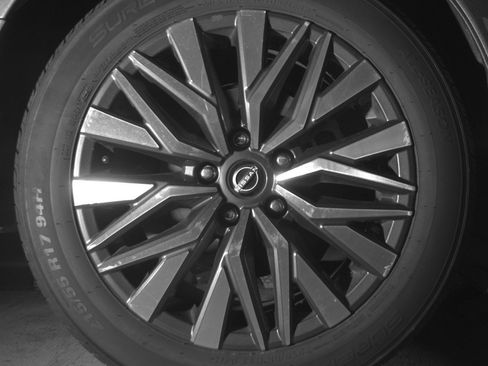 Used 2025 Nissan Altima 2.5 SV FWD image 15