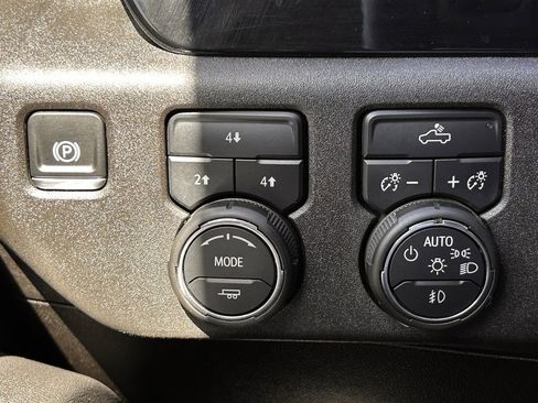 Used 2025 Chevrolet Silverado 2500 LT w/ Convenience Package AWD/4WD image 25