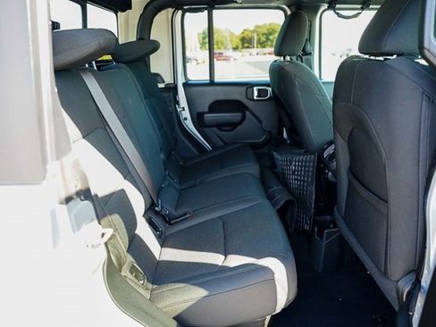 Used 2022 Jeep Gladiator Willys image 29