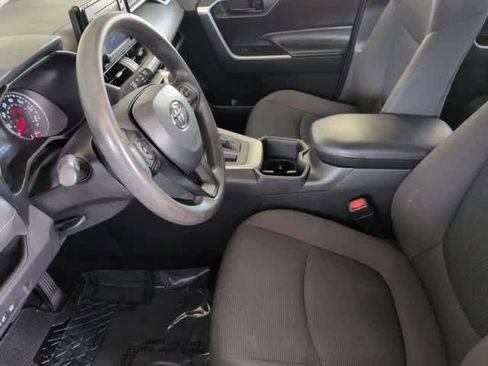 Used 2022 Toyota RAV4 LE image 17