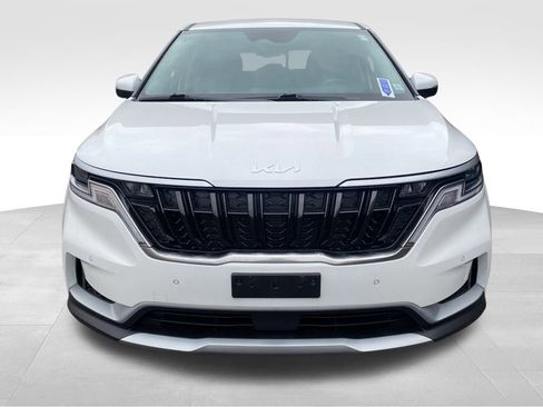 Used 2023 Kia Carnival EX image 17