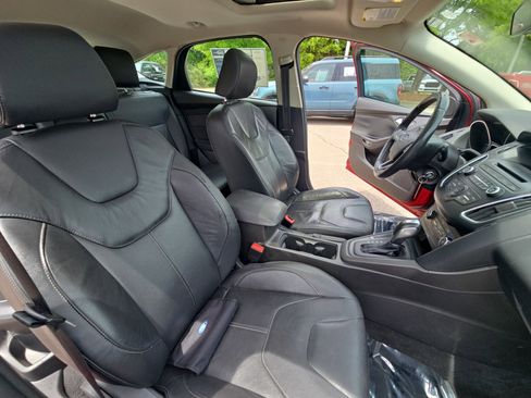 Used 2015 Ford Focus SE w/ Equipment Group 201A FWD image 10