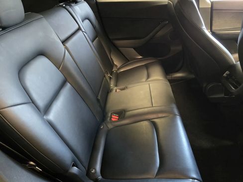 Used 2021 Tesla Model Y 2WD image 9