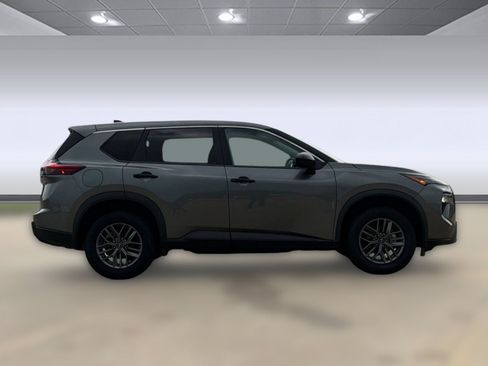 Used 2024 Nissan Rogue S FWD image 8