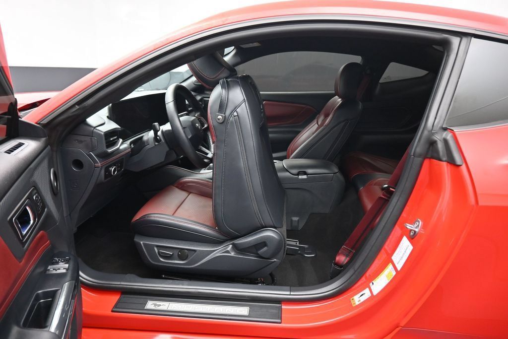 Used 2025 Ford Mustang GT Premium RWD image 31