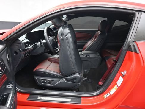 Used 2025 Ford Mustang GT Premium RWD image 31