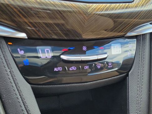 Used 2020 Cadillac XT6 Premium Luxury w/ Platinum Package AWD/4WD image 32