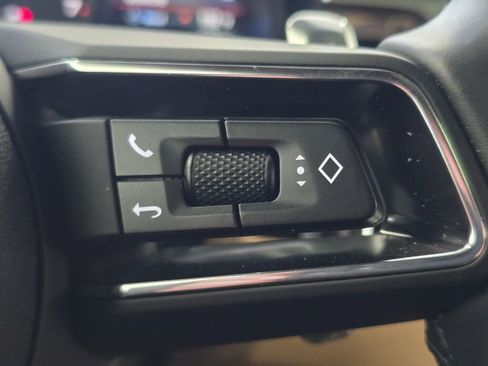 Certified 2025 Porsche Macan image 44