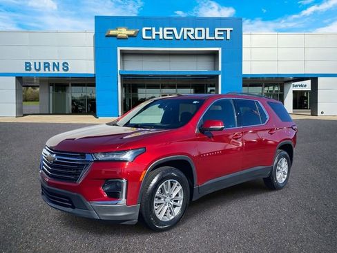 Used 2023 Chevrolet Traverse LT image 1