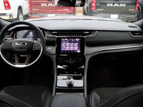 New 2025 Jeep Grand Cherokee Altitude image 37